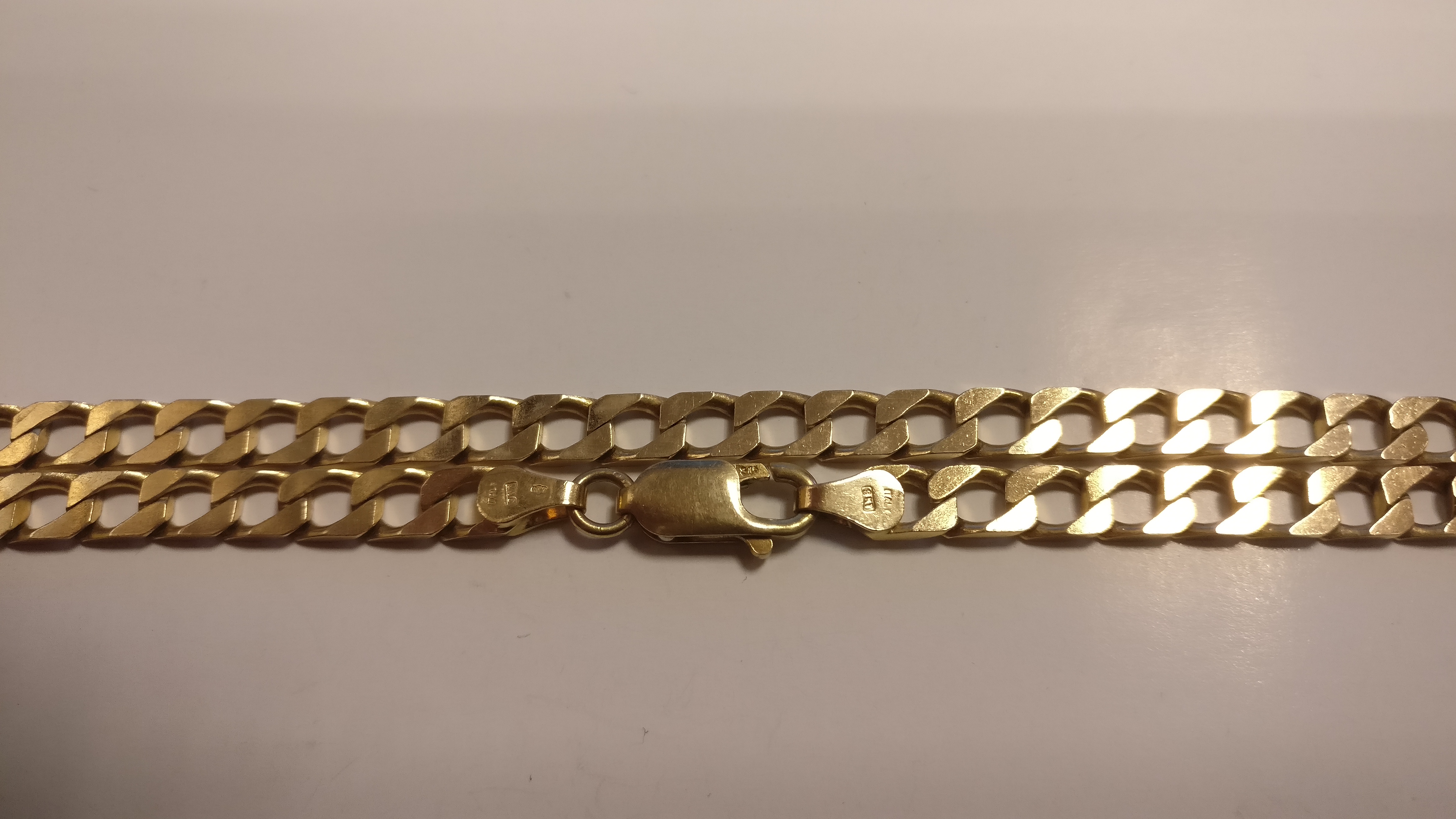 !!STOLEN!! 9ct Gold flat curb link chain - Cash Express Repair Centre